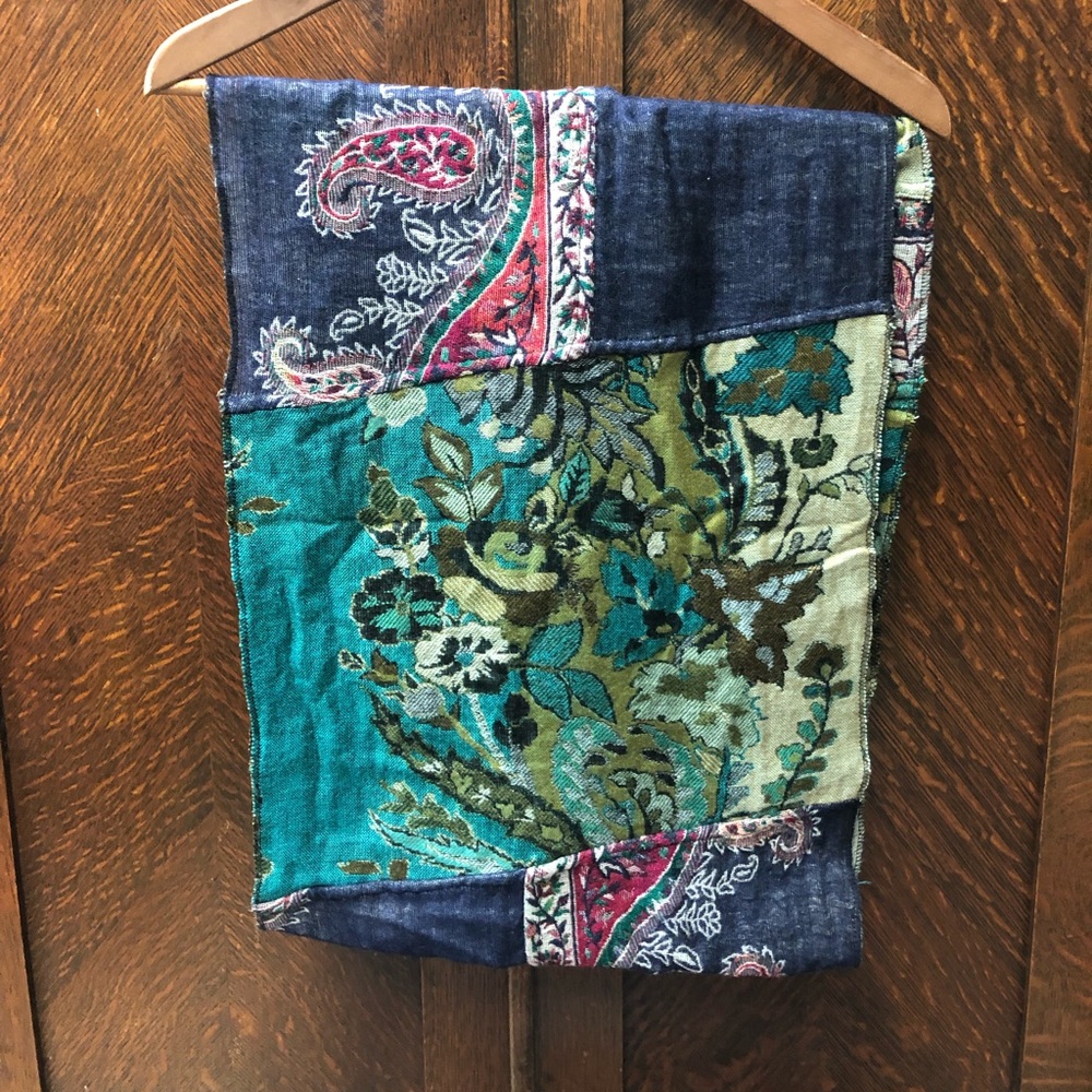 Anthropologie circle scarf